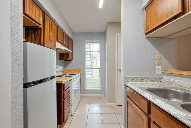Building Photo - 9090 S Braeswood Blvd