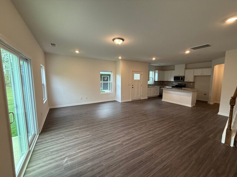 Building Photo - 3204 Lilac Grove Dr
