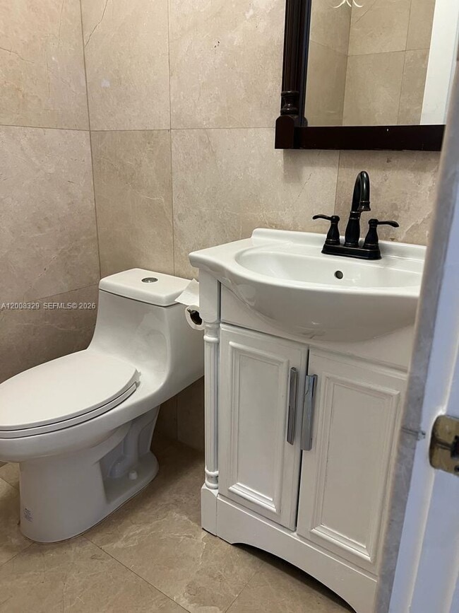 Building Photo - 2534 Poinciana Dr