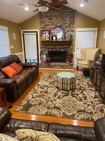 Building Photo - 6 Rhonda Dr