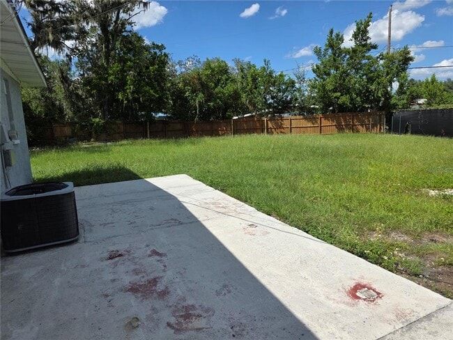 Building Photo - 1103 Teakwood Ave