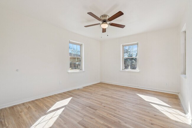 Building Photo - 1412 NE 38th St