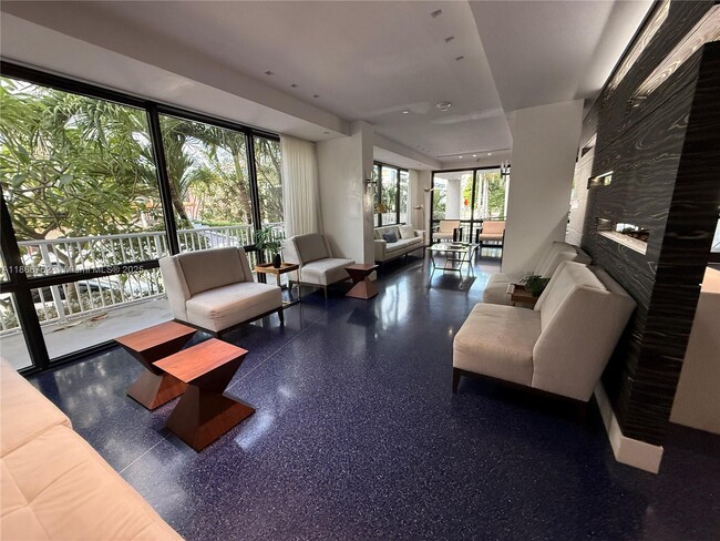 Building Photo - 4301 Collins Ave