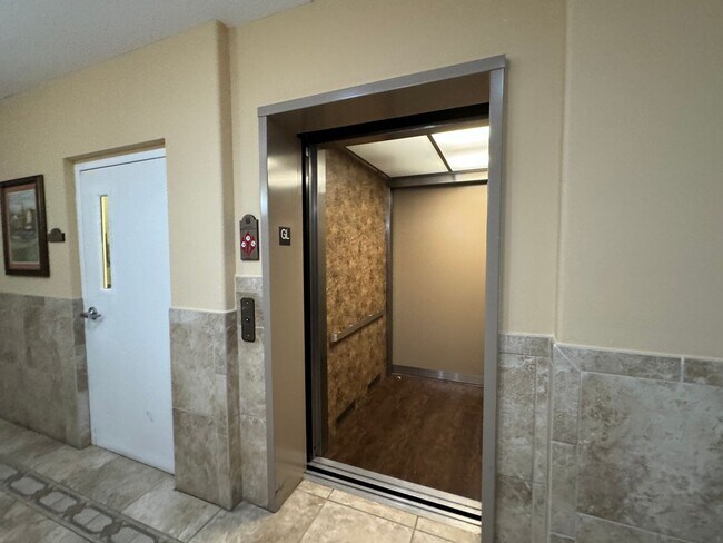 Building Photo - CONDO LOCATE IN GATED COMMUNITY  IN DR. PHILLIPS-TOSCANA - HALF OFF DECEMBER RENT