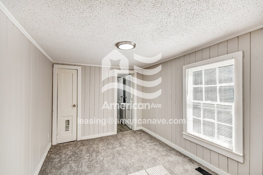 Building Photo - 1821 17th Ave E