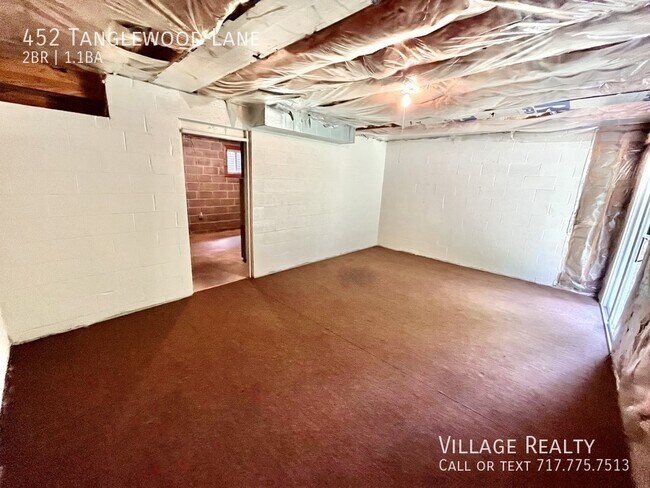 Building Photo - 452 Tanglewood Ln