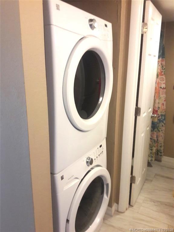 Building Photo - 1524 SE Royal Green Cir