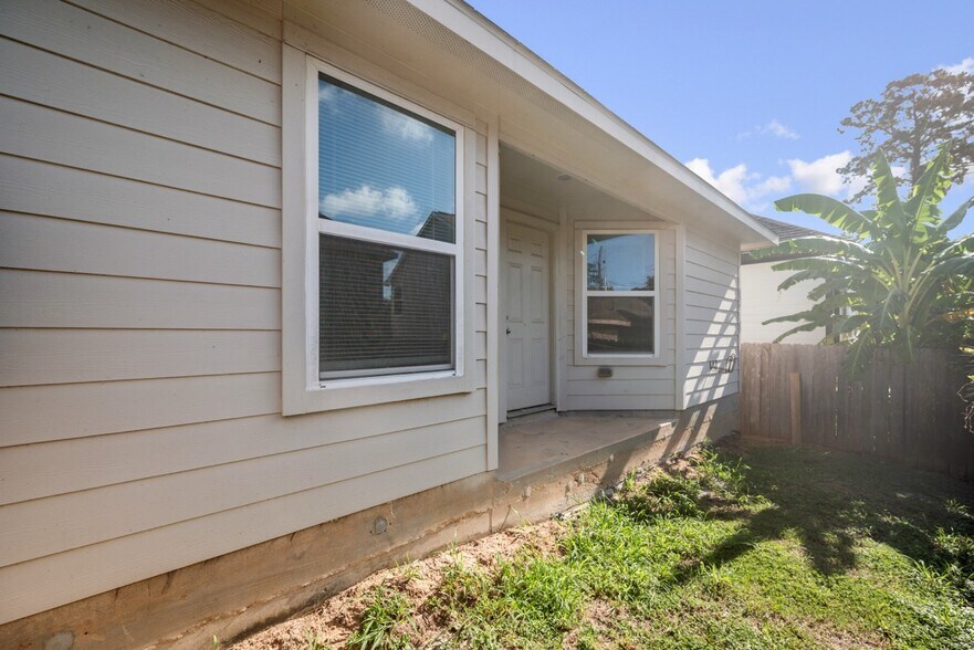 Building Photo - 16645 E Forrestal