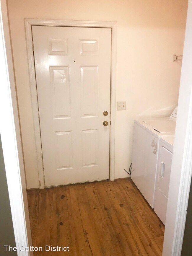 Building Photo - 307 1/2 Scales St