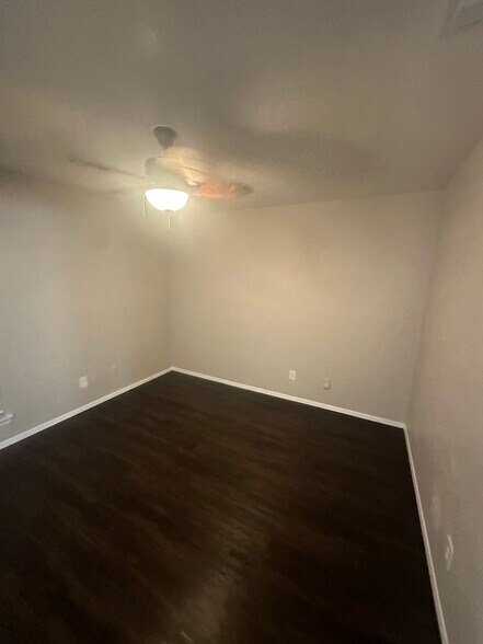 Building Photo - 667 Edgeglen Dr