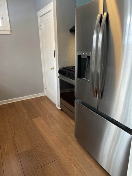 Building Photo - 325 Voorheis St