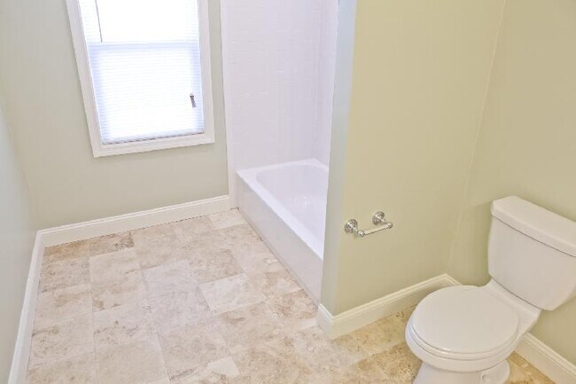 Building Photo - 20 Imrie Rd