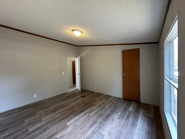 Building Photo - 252 Cobb Rd