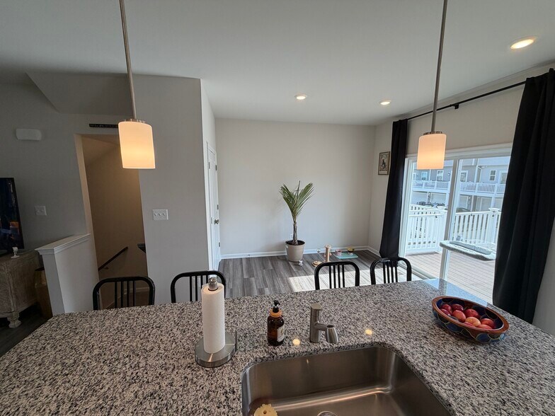 Building Photo - 454 18th Ave