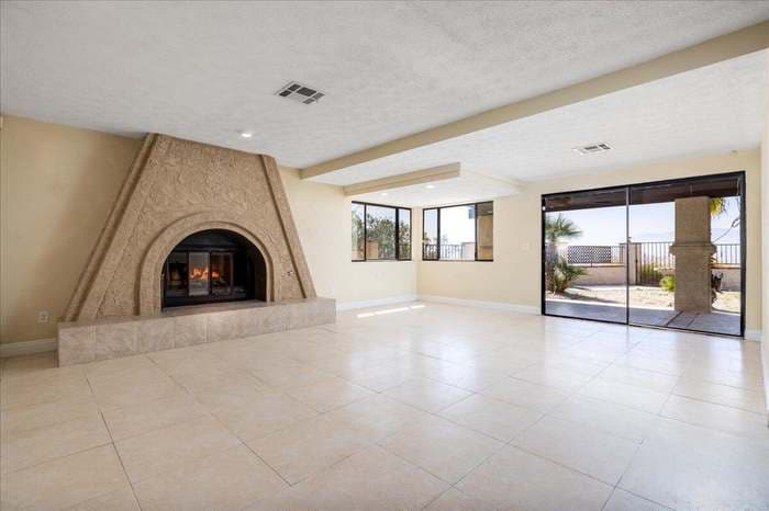 Building Photo - 12575 Deodar Ave