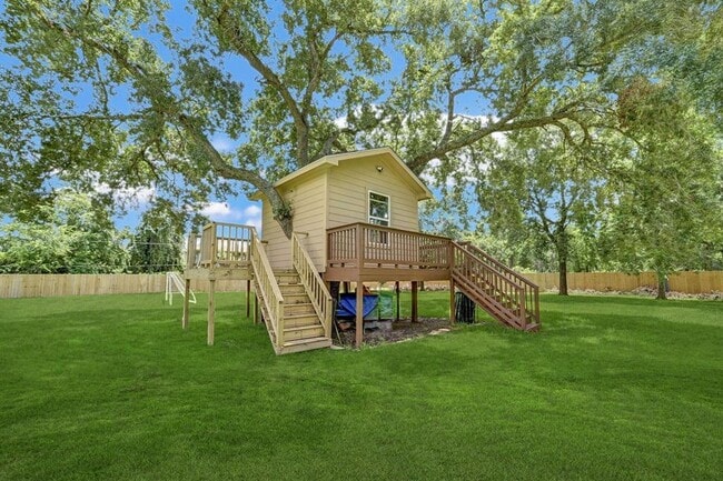 Building Photo - 26511 Meadow Ln