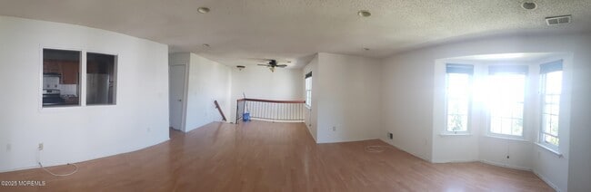 Building Photo - 320 Tulip Ln