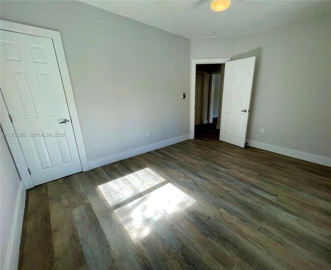 Building Photo - 125 Edgewater Dr