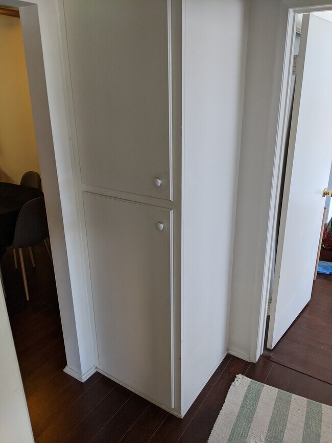 Building Photo - 1610 Barry Ave