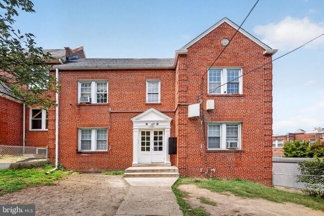 Building Photo - 4840 New Hampshire Ave NW