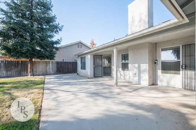 Building Photo - Fresno Westside Home, 3BR/2BA, Built 2002 ...