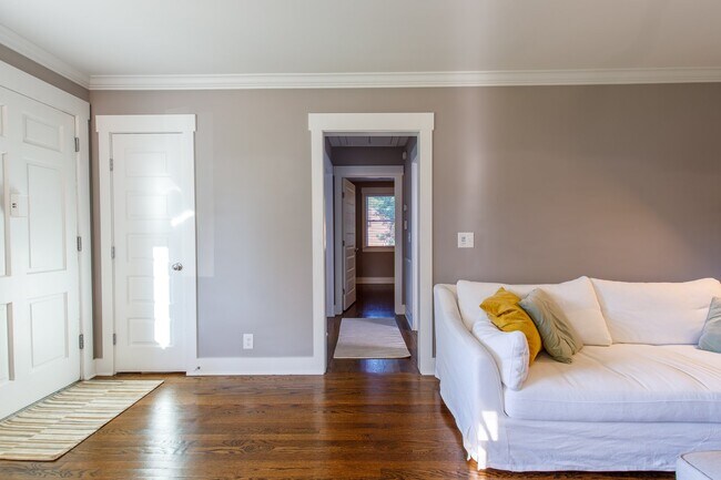 Building Photo - **APPLICATIONS APPROVED!**  Beautiful East Nashville Home on Porter for Lease!!