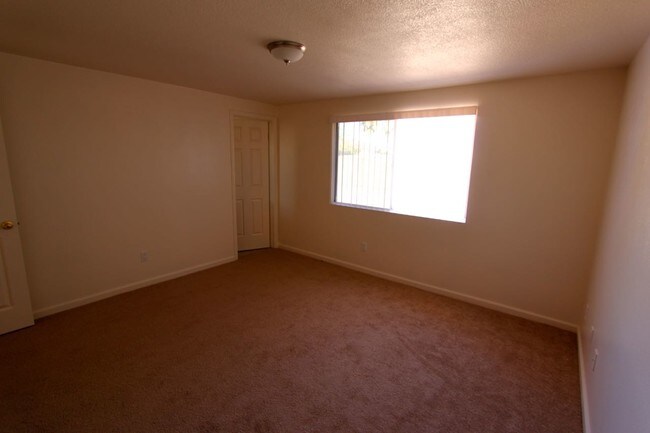 Building Photo - 1138 E Avenida Grande