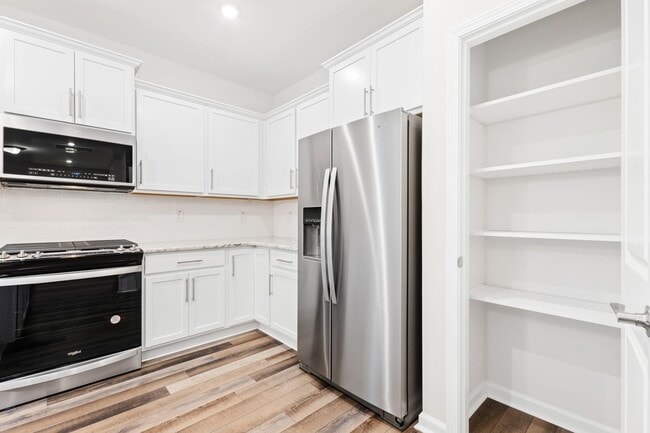 Building Photo - Well Appointed 3-Bedroom Townhome in Durham!