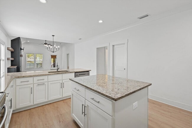 Building Photo - 655 Norman Ln