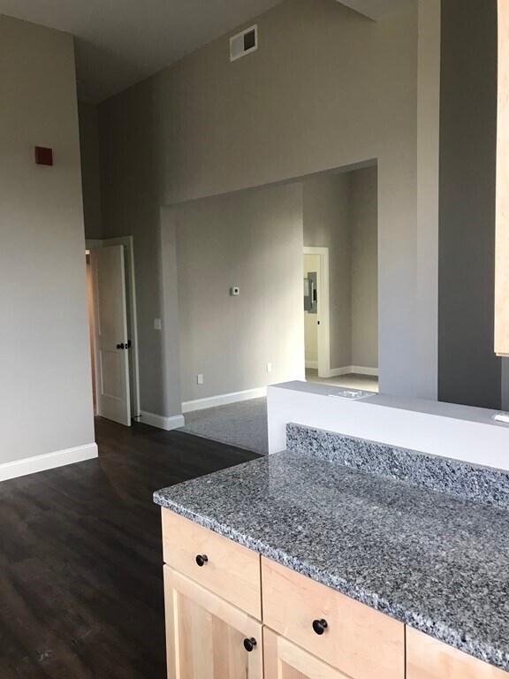 Building Photo - 33 West Main Street