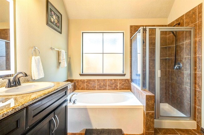 Building Photo - 940 Oak Lynn Dr