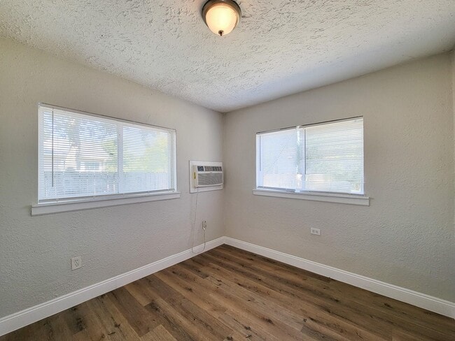 Building Photo - 711 Ave A Ave