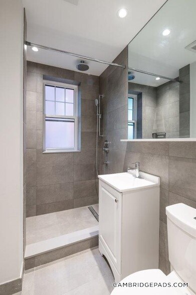 Building Photo - 18A Forest St