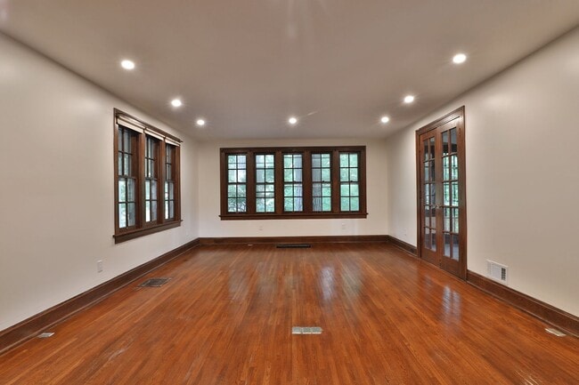 Building Photo - 2104 Iuka Ave