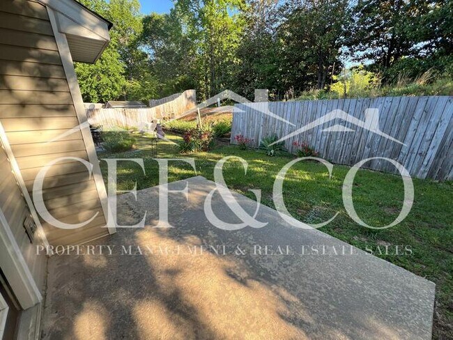 Building Photo - Lovely 2 bedroom 2 bathroom townhome now available.