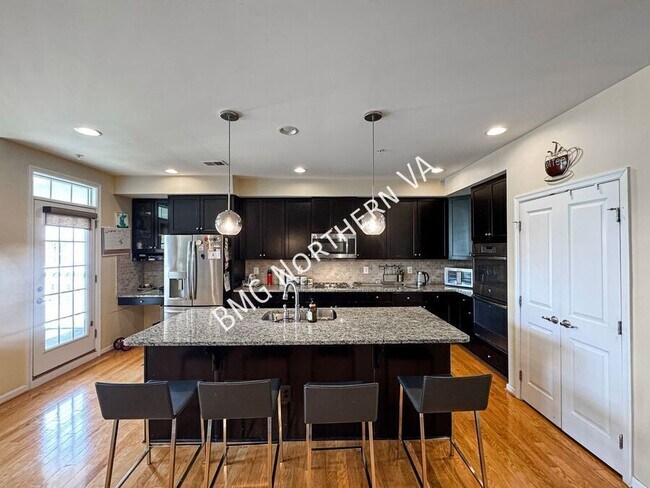 Building Photo - 3190 Yeager Dr