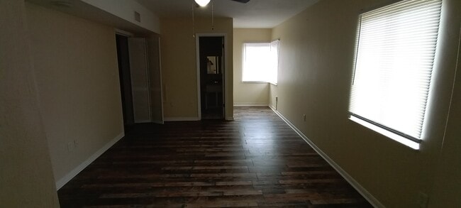 Building Photo - 224 Lake Winnemissett Dr