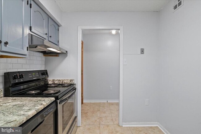 Building Photo - 1301 N Courthouse Rd