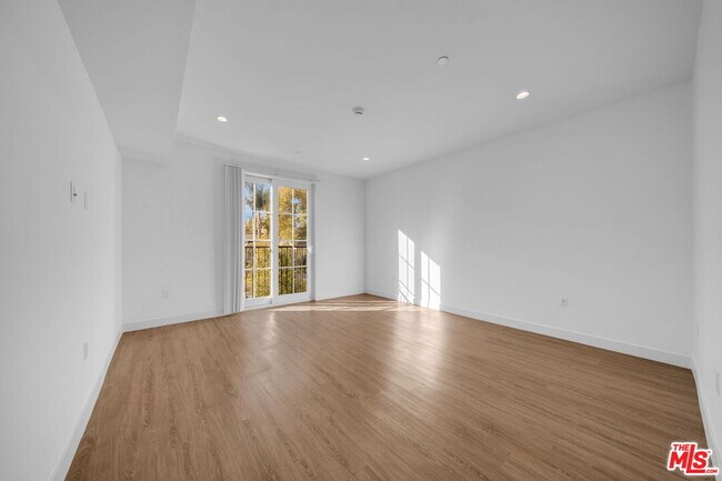 Building Photo - 4114 Vantage Ave