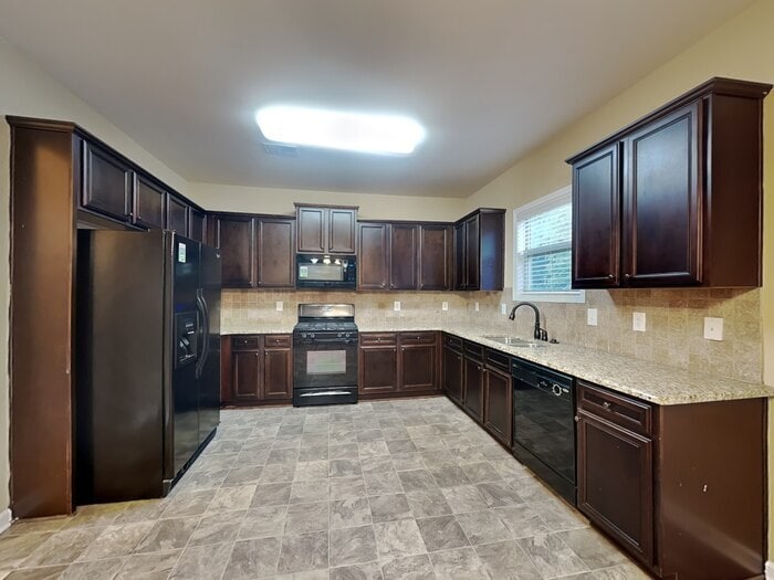 Building Photo - 255 Farm Manor Ct