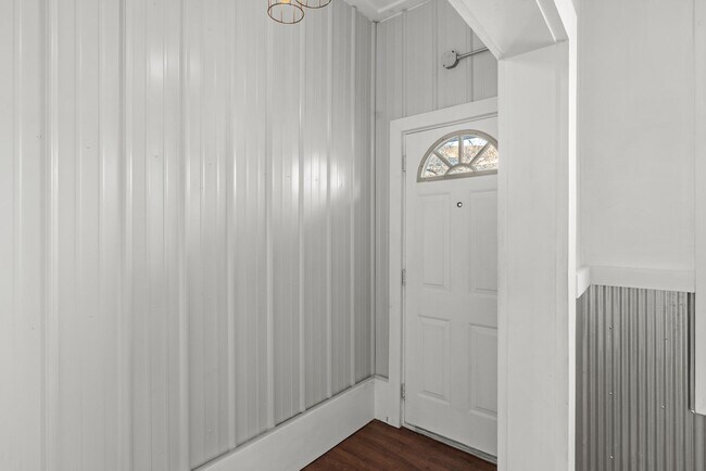 Building Photo - Charming  2BR 1.5Bath South City Home in Prime Dogtown Location