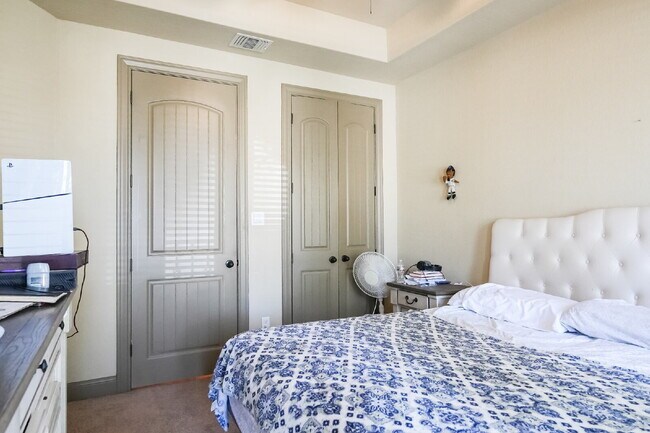 Building Photo - 5919 Dewdrop Ln