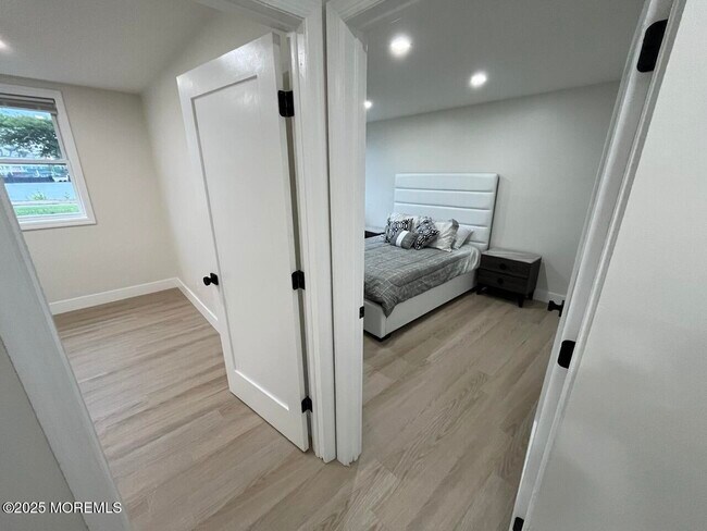 Building Photo - 1217 Ocean Ave N