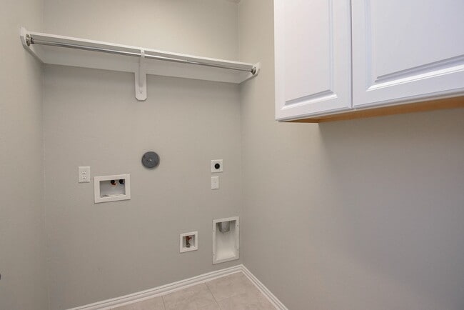 Building Photo - 2107 Blossomcrown Dr