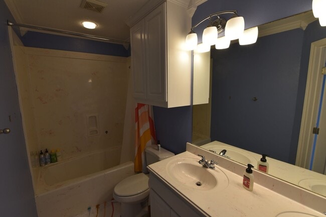 Building Photo - Great 4 Bedroom 2.5 Bathroom, In Bridle Ga...