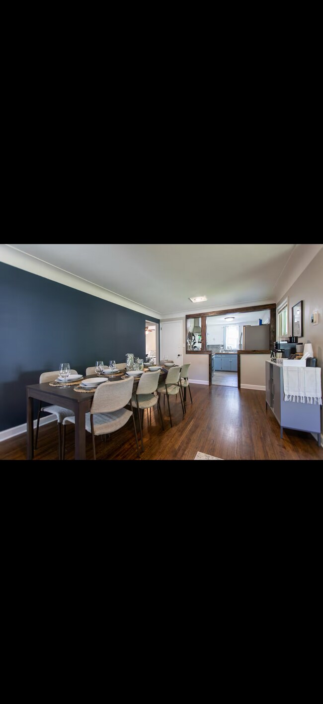 Building Photo - 6033-6011 11th Ave S