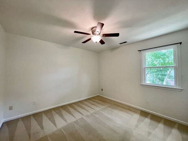 Building Photo - Available NOW! A 4-6 Bedroom Home! Attache...