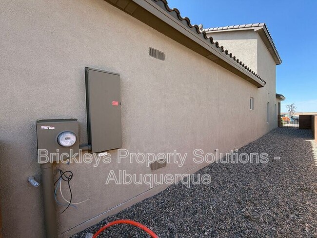 Building Photo - 6118 Chicago Dr SE