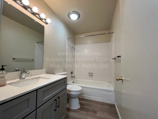 Building Photo - 5876 Alexandria Pl