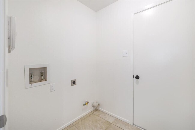 Building Photo - 4104 Harcourt Dr